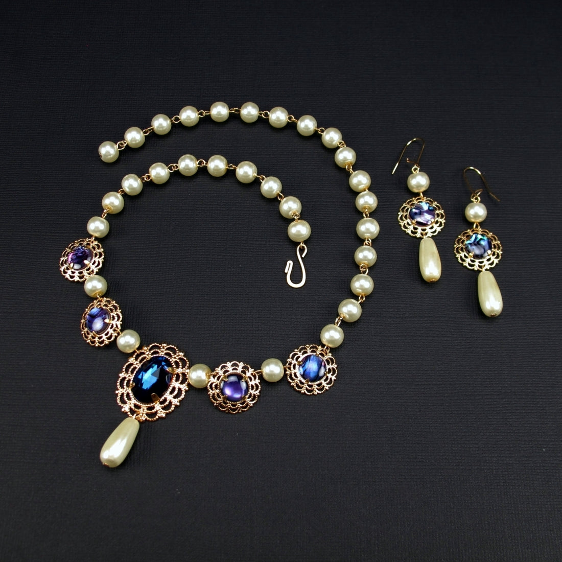 Pearl and Purple Renaissance Necklace Set - Lady Isadora – Many