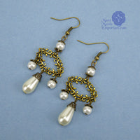 pearl Renaissance earrings golden Lady Blythe